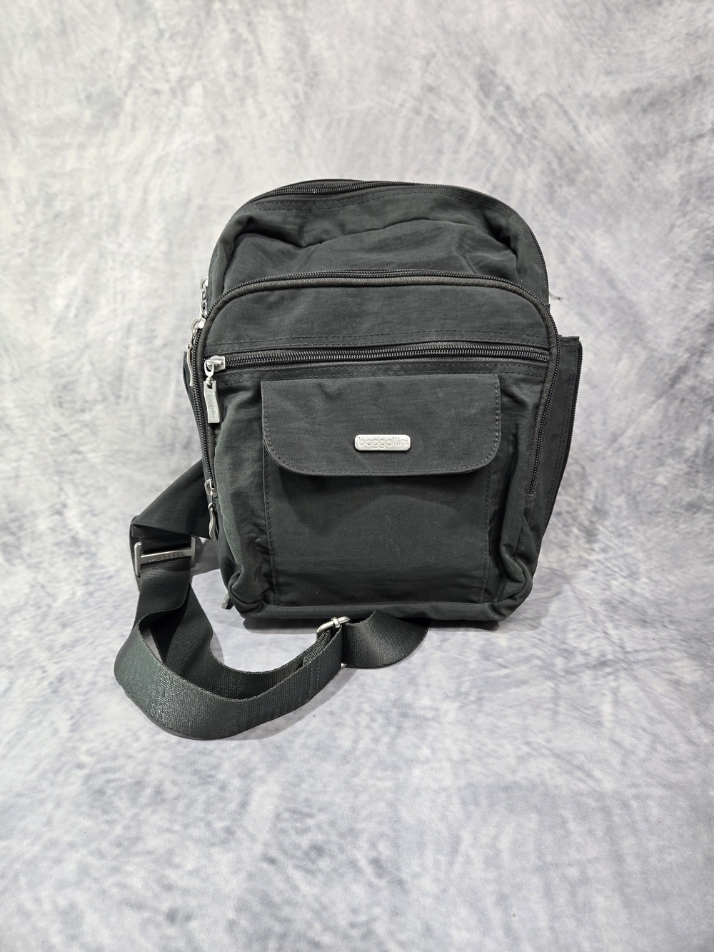 Baggallini multi-compartment travel bag,